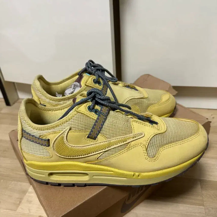 [BUNJANG] Nike Air Max 1 Travis Scott CACT.US Gold Sneakers / 나이키 에어맥스1 트래비스 스캇 CACT.US Gold 280사이즈