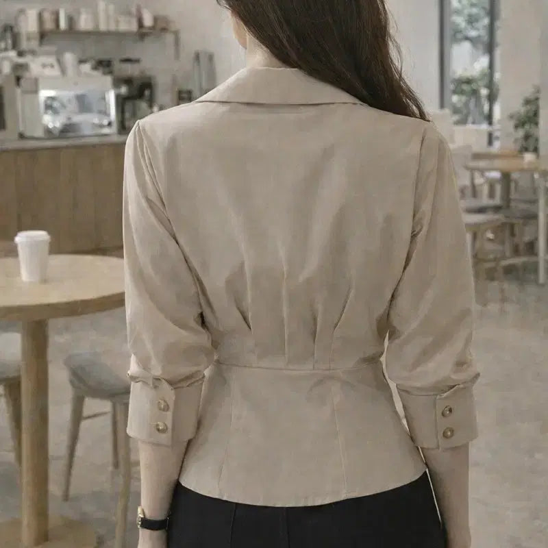 [SOLD OUT] (새상품) 렌느(reine) 베이지 브이넥 랩블라우스 페플럼 여성 셔츠