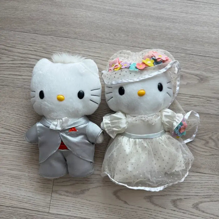 [BUNJANG] Hello Kitty Daniel Wedding Doll Groom &amp; Bride / 헬로키티 다니엘 웨딩 인형 신랑 신부