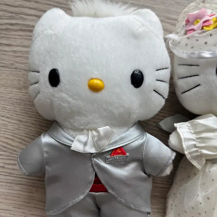 [BUNJANG] Hello Kitty Daniel Wedding Doll Groom &amp; Bride / 헬로키티 다니엘 웨딩 인형 신랑 신부