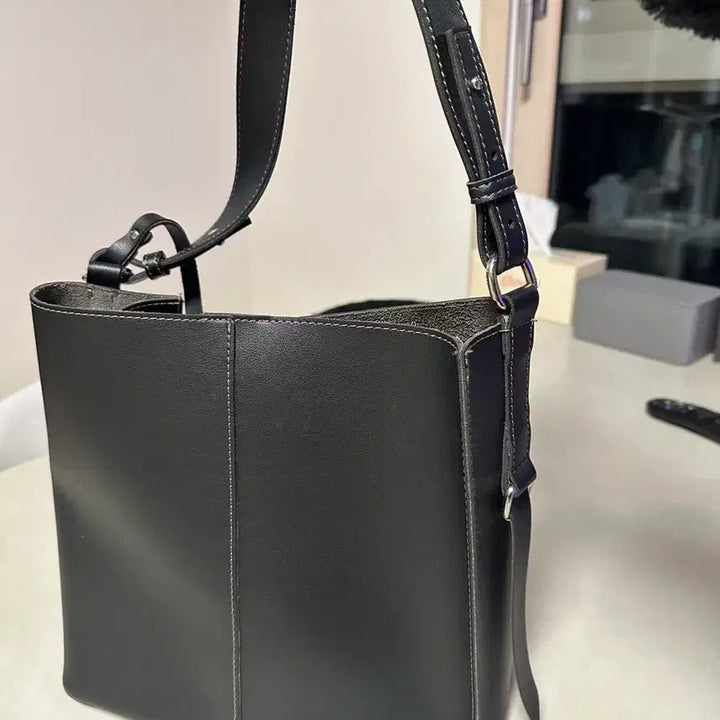 [BUNJANG] Black Leather Shoulder Bag / 블랙 가죽 숄더백 * 빅백 * 블랙 스티치 백
