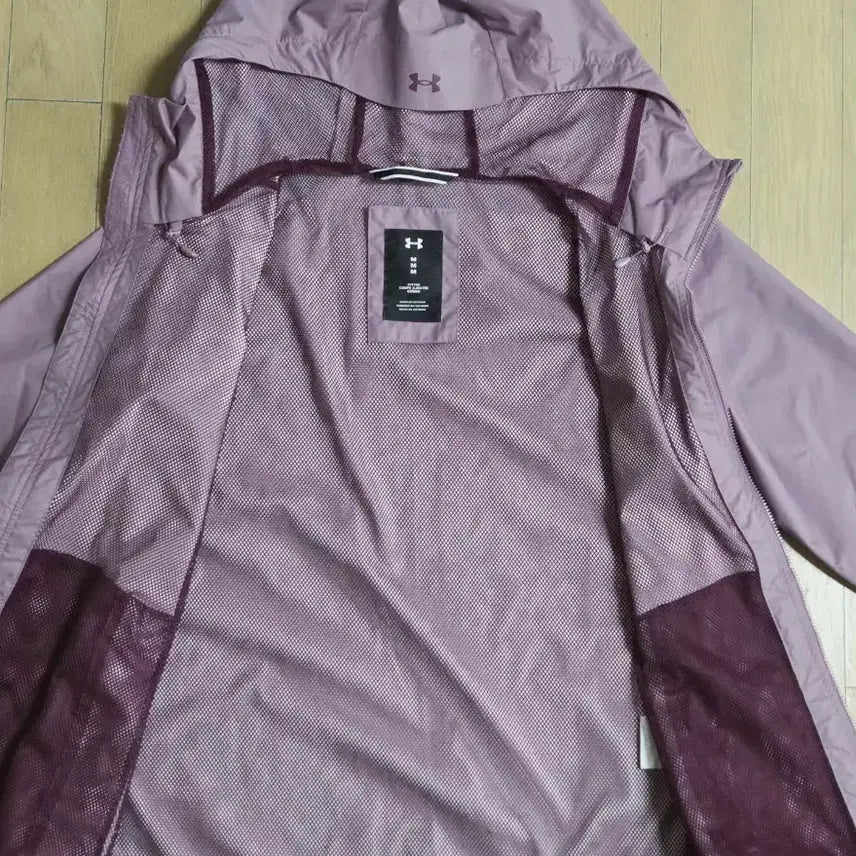 [SOLD OUT] 언더아머 여성 바람막이 95사이즈 거의새옷