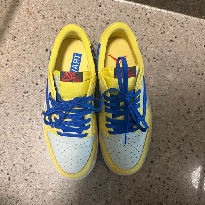 [SOLD OUT] 나이키 트래비 스캇 카나리 250 사이즈