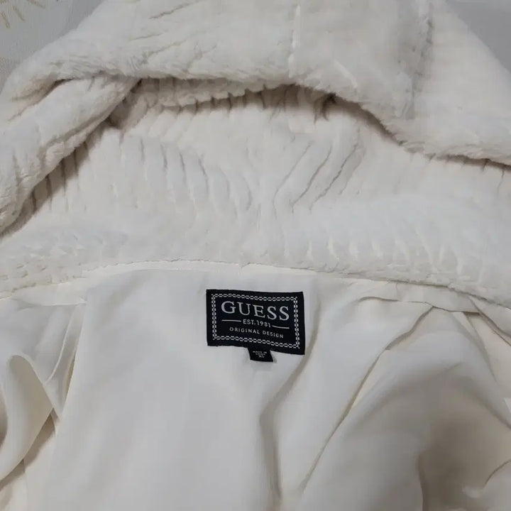 [BUNJANG] Guess Ivory Hooded Fur Jacket / 게스 아이보리 후드 퍼 자켓