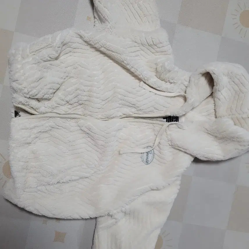 [BUNJANG] Guess Ivory Hooded Fur Jacket / 게스 아이보리 후드 퍼 자켓