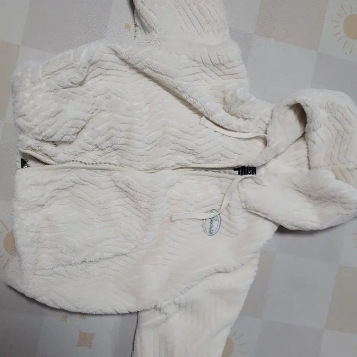 [BUNJANG] Guess Ivory Hooded Fur Jacket / 게스 아이보리 후드 퍼 자켓