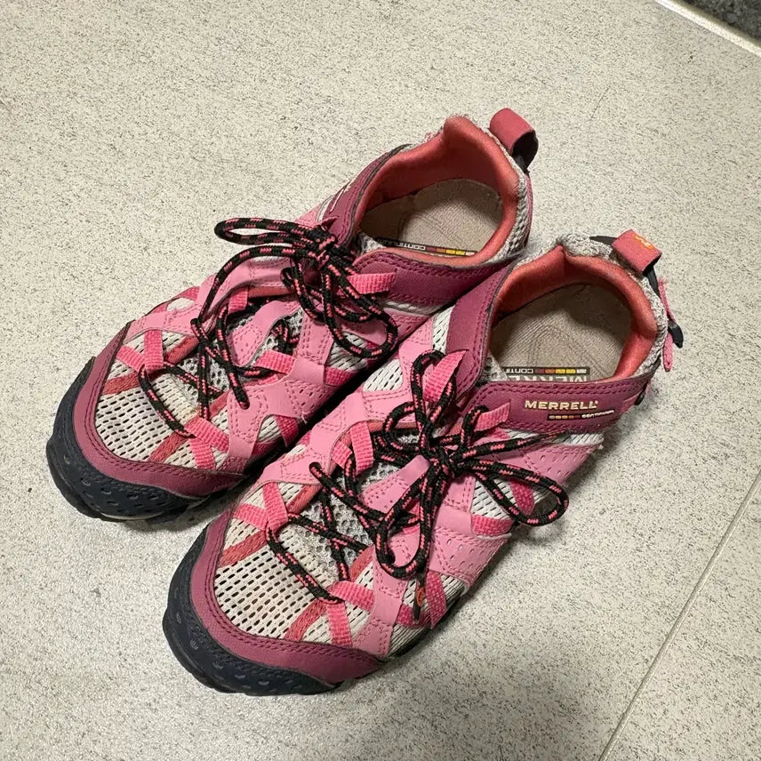 [SOLD OUT] 메렐 여성용 핑크 트레킹화 235