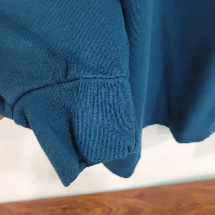 [BUNJANG] Benetton Embroidered Sweatshirt / 베네통 자수 맨투맨 티셔츠