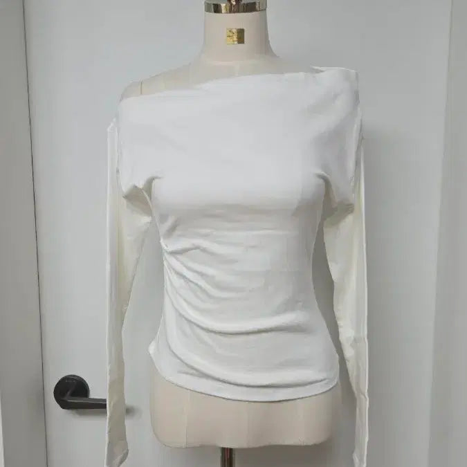 [SOLD OUT] 오프숄드 셔링 화이트 긴팔
