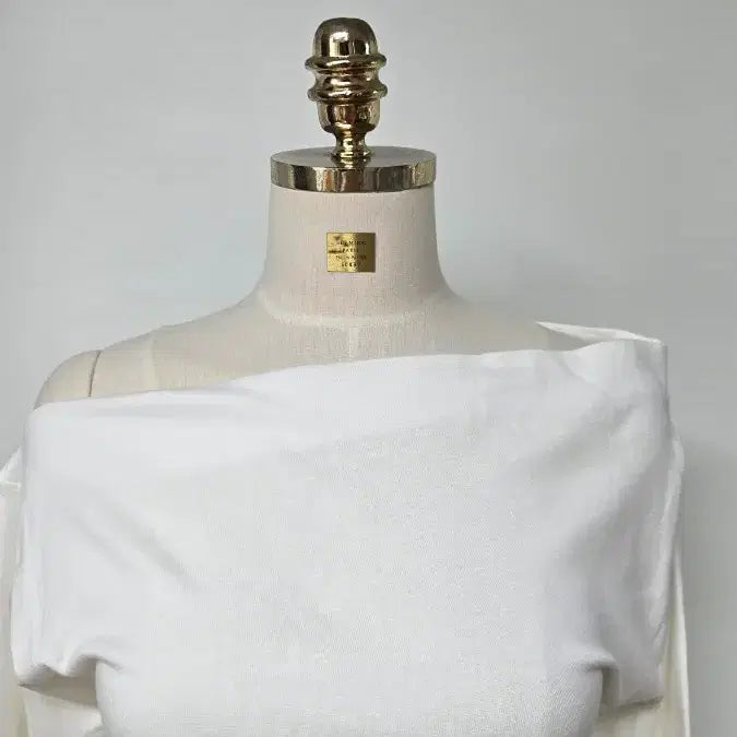 [SOLD OUT] 오프숄드 셔링 화이트 긴팔