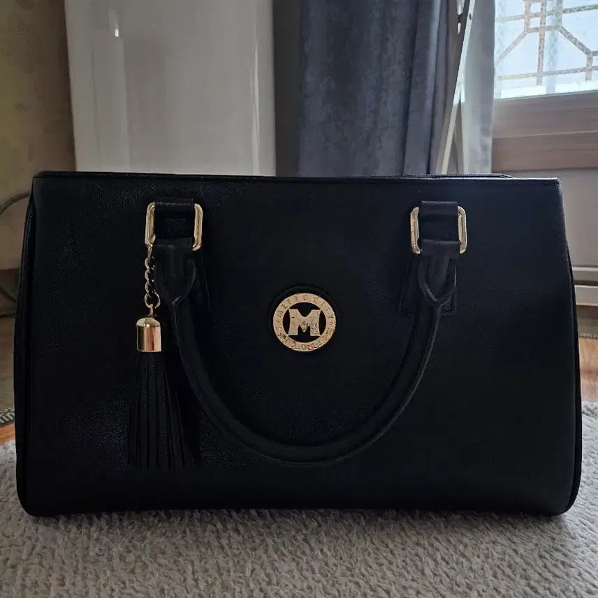 [BUNJANG] Metrocity Black Tote Bag with Tassel / 메트로시티 블랙 토트백 태슬 장식