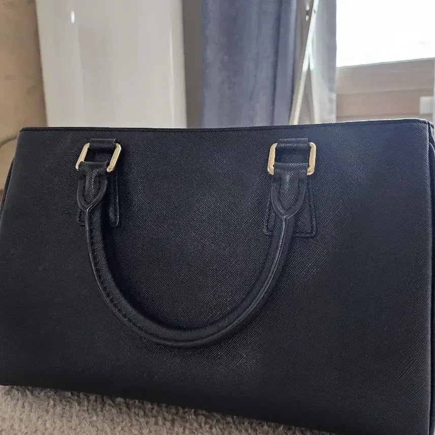[BUNJANG] Metrocity Black Tote Bag with Tassel / 메트로시티 블랙 토트백 태슬 장식