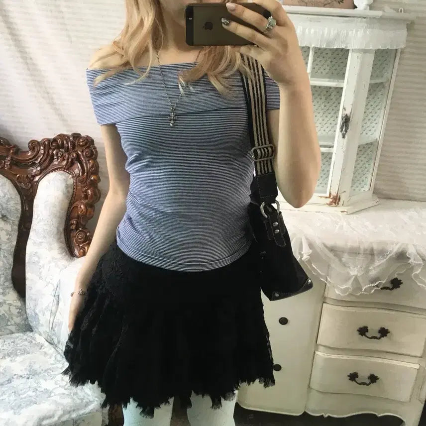 [BUNJANG] Vintage Striped Off-Shoulder Half T-Shirt / 빈티지 스트라이프 오프숄더 딱붙 반팔
