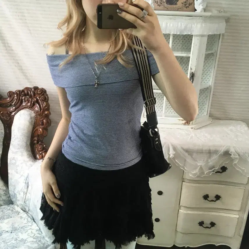 [BUNJANG] Vintage Striped Off-Shoulder Half T-Shirt / 빈티지 스트라이프 오프숄더 딱붙 반팔