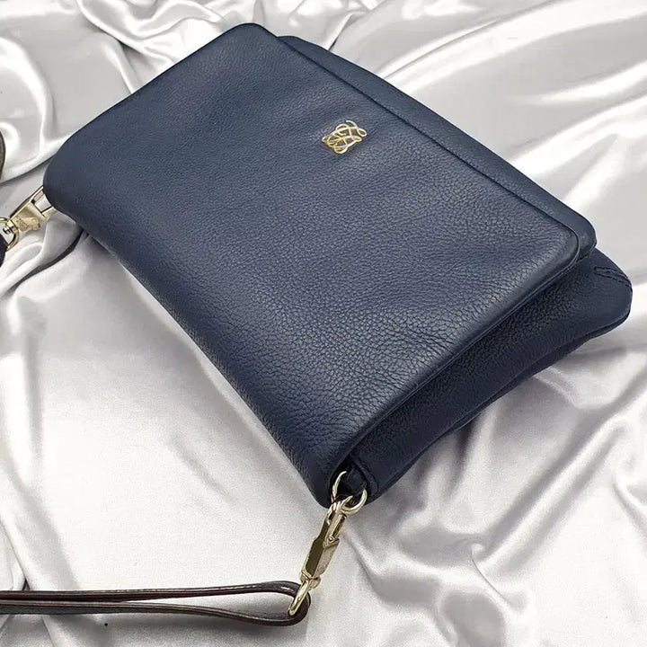 [BUNJANG] Louis Quatorze Leather Crossbody Bag / 루이까또즈 가죽 데일리 숄더백 크로스백 중고 가방 은피아노
