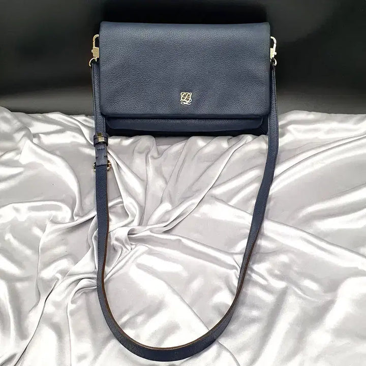 [BUNJANG] Louis Quatorze Leather Crossbody Bag / 루이까또즈 가죽 데일리 숄더백 크로스백 중고 가방 은피아노