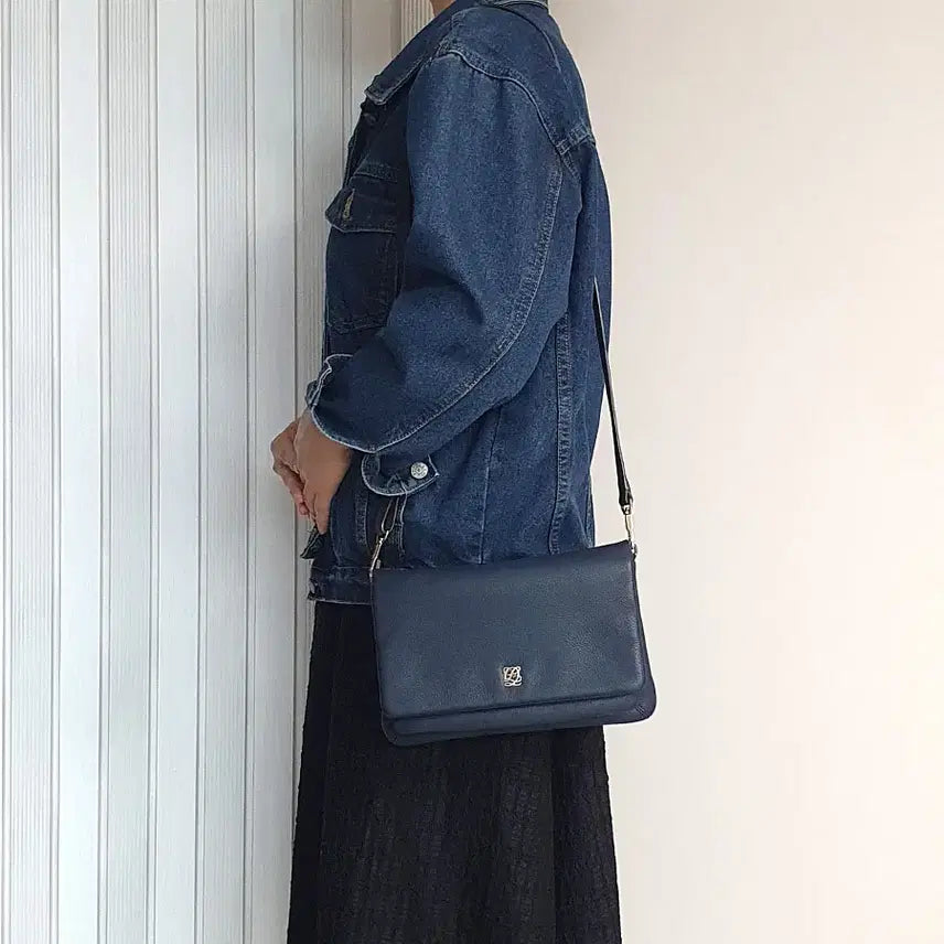 [BUNJANG] Louis Quatorze Leather Crossbody Bag / 루이까또즈 가죽 데일리 숄더백 크로스백 중고 가방 은피아노