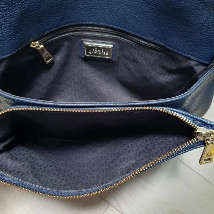[BUNJANG] Louis Quatorze Leather Crossbody Bag / 루이까또즈 가죽 데일리 숄더백 크로스백 중고 가방 은피아노