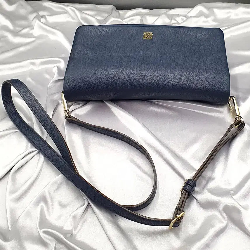 [BUNJANG] Louis Quatorze Leather Crossbody Bag / 루이까또즈 가죽 데일리 숄더백 크로스백 중고 가방 은피아노