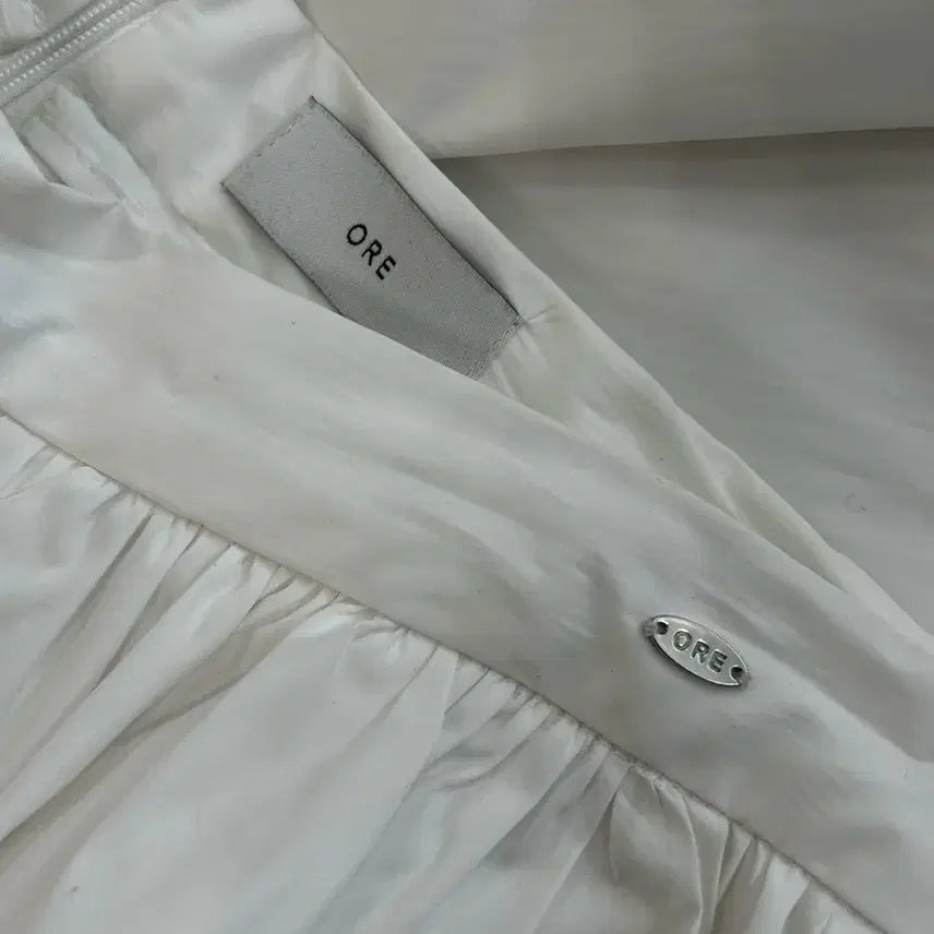 [SOLD OUT] ORE 오어 써머 나일론 스커트(화이트)