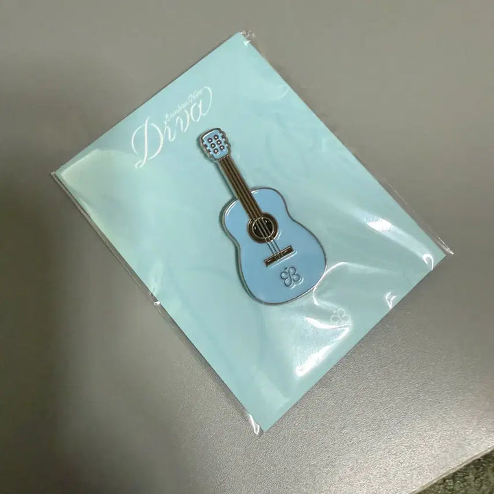 [BUNJANG] Park Eun-bin Guitar Metal Badge / 박은빈 기타 금속뱃지