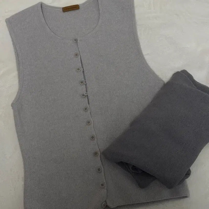[BUNJANG] Le917 Sleeveless Knit Top / Le917 BUTTON DOWN SLEEVELESS KNIT TOP