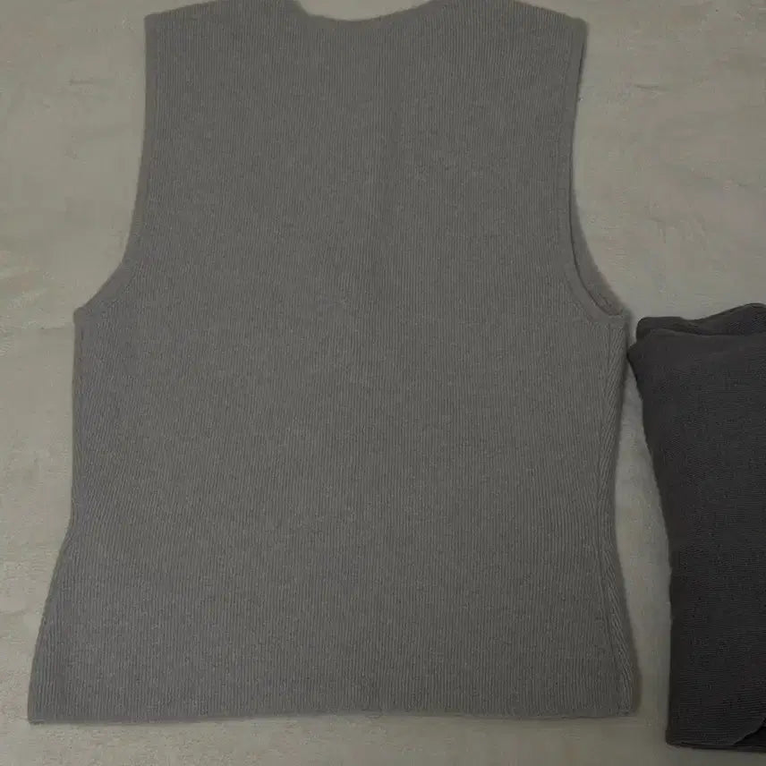 [BUNJANG] Le917 Sleeveless Knit Top / Le917 BUTTON DOWN SLEEVELESS KNIT TOP