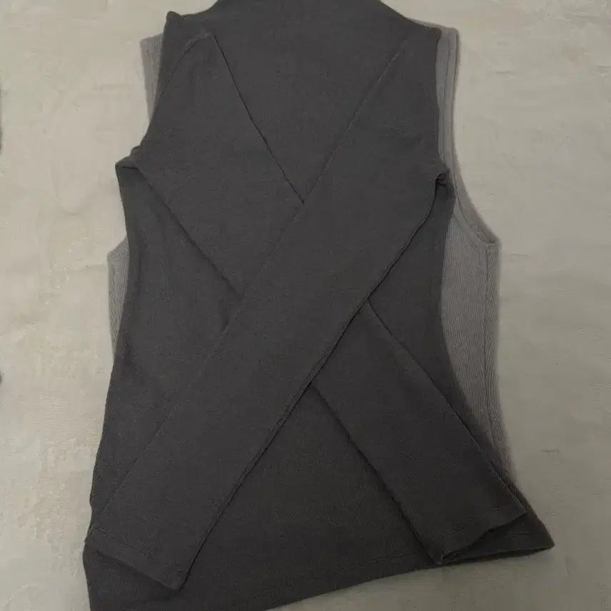 [BUNJANG] Le917 Sleeveless Knit Top / Le917 BUTTON DOWN SLEEVELESS KNIT TOP