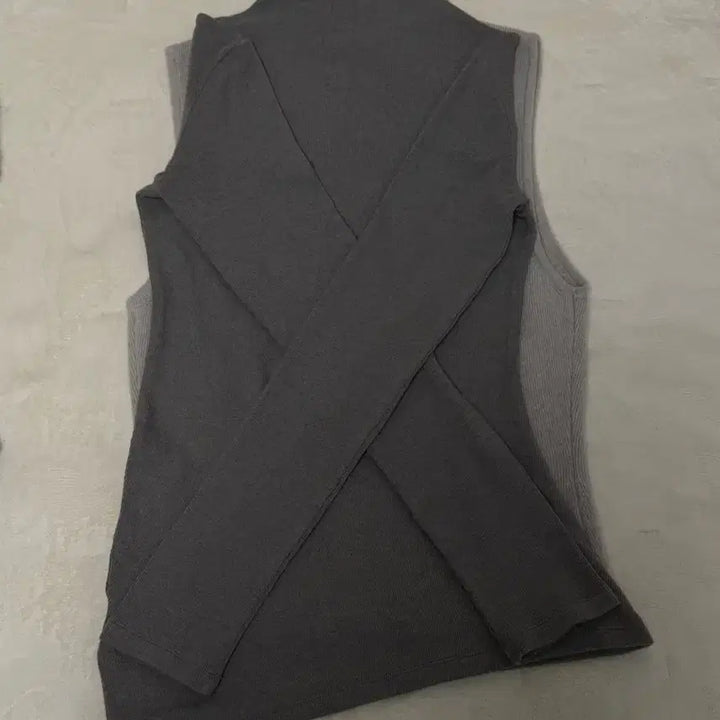 [BUNJANG] Le917 Sleeveless Knit Top / Le917 BUTTON DOWN SLEEVELESS KNIT TOP