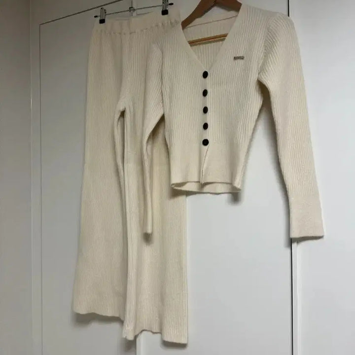 [BUNJANG] Miu Ivory Knit Cardigan &amp; Wide Pants Set / 미우 아이보리 니트 가디건 와이드 팬츠 셋업