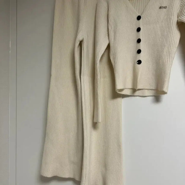 [BUNJANG] Miu Ivory Knit Cardigan &amp; Wide Pants Set / 미우 아이보리 니트 가디건 와이드 팬츠 셋업
