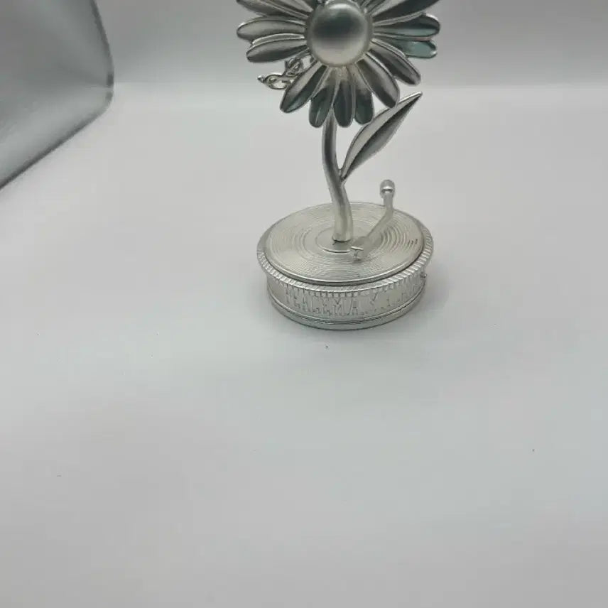 [BUNJANG] PEACEMINUSONE x 2025 MAMA Awards Figure Silver / 피스마이너스원 x 2025 마마 어워즈 피스마이너스원 - 피규어 실버-완
