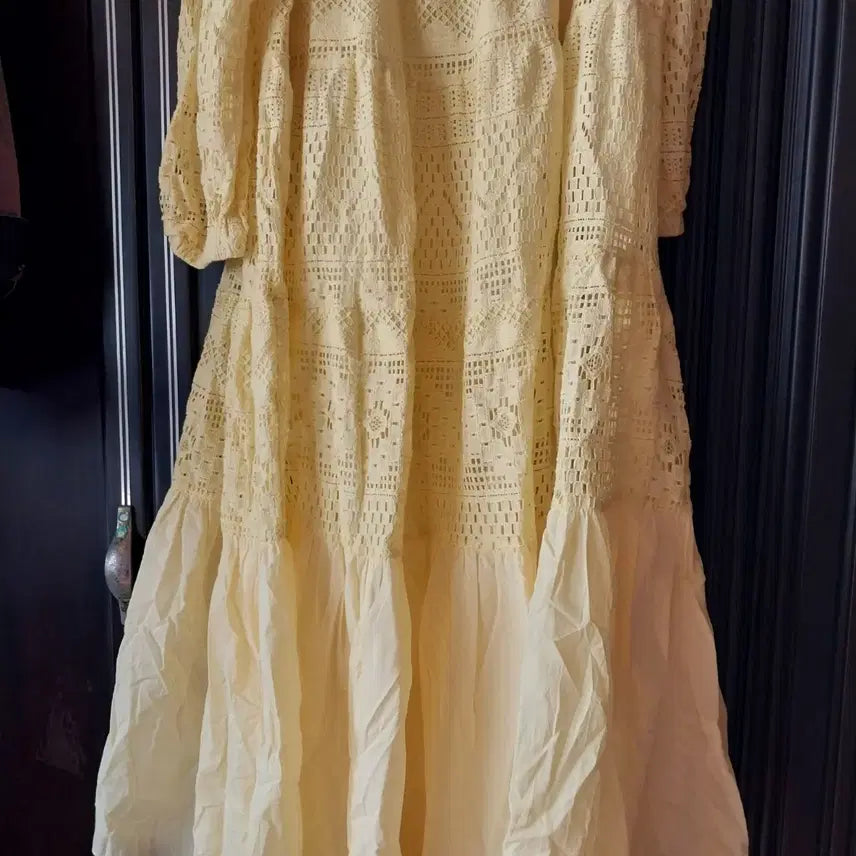 [BUNJANG] FABRIC Yellow Lace Midi Dress / FABRIC 옐로우 레이스 원피스