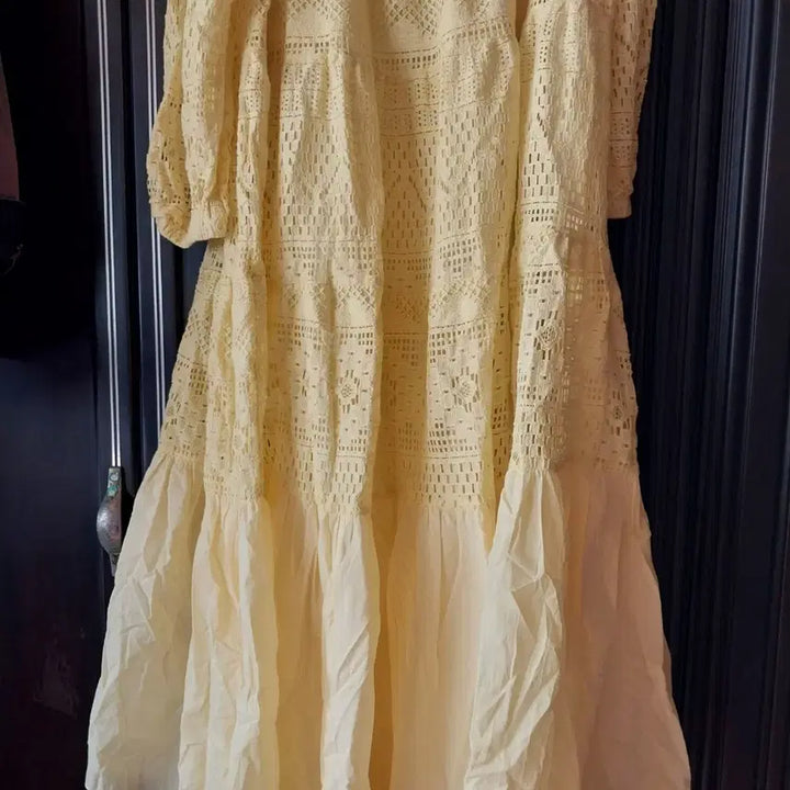 [BUNJANG] FABRIC Yellow Lace Midi Dress / FABRIC 옐로우 레이스 원피스