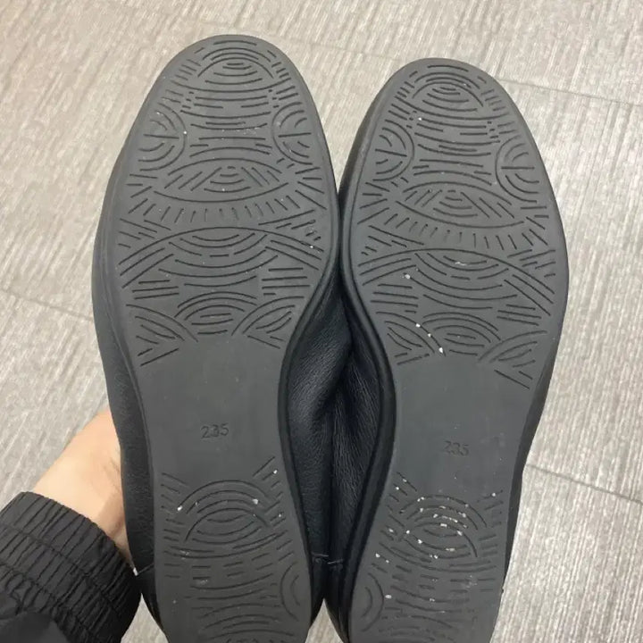 [SOLD OUT] 가이거 플랫 슈즈 235 블랙
