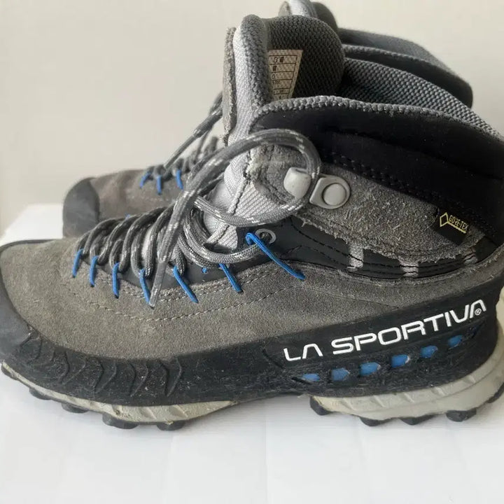 [BUNJANG] La Sportiva GORE-TEX Hiking Boots / 라스포르티바 고어텍스 등산화 235