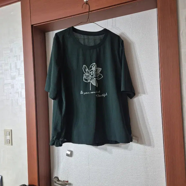 [BUNJANG] Flower Printing Short Sleeve Blouse Green / 플라워 프린팅 반팔 블라우스 그린