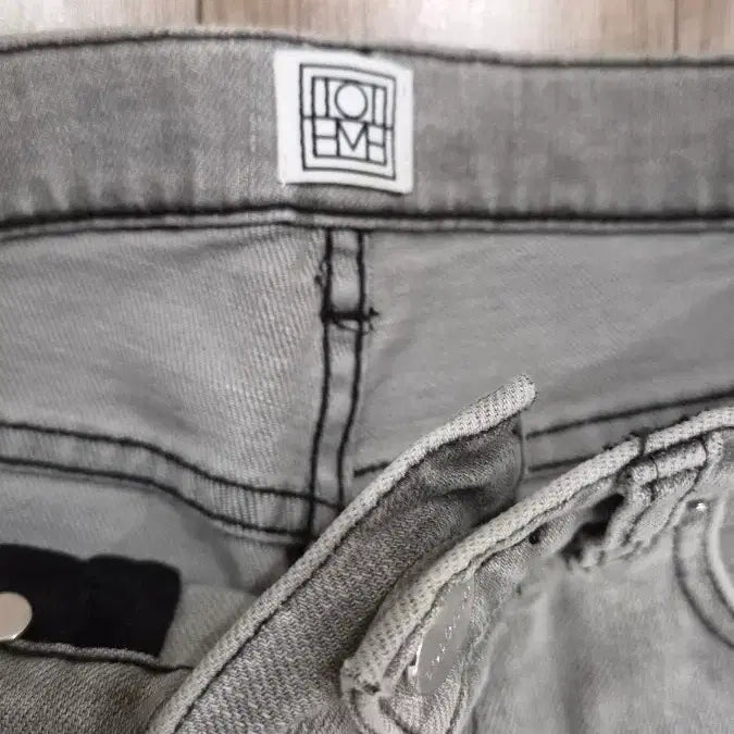 [BUNJANG] Toteme Twisted Seam Denim Jeans / 토템 미드그레이 데님 26