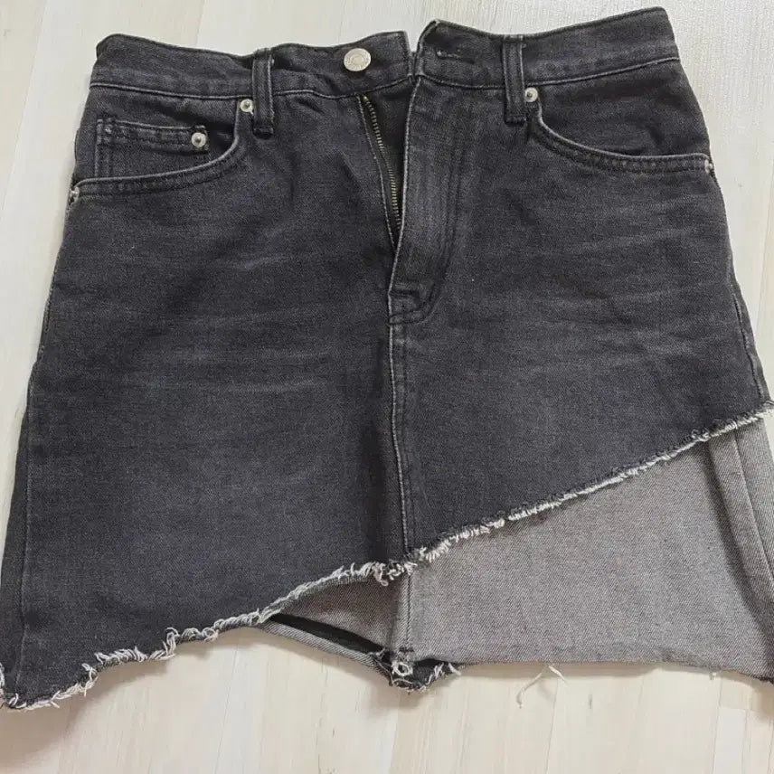 [BUNJANG] Vivacious Black Denim Skirt Size 1 / vivacious 블랙 데님 스커트 1 사이즈