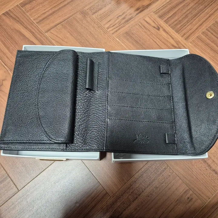 [BUNJANG] Sentibones Leather Mini Crossbody Bag / Sentibones 가죽 미니 크로스백 새상품