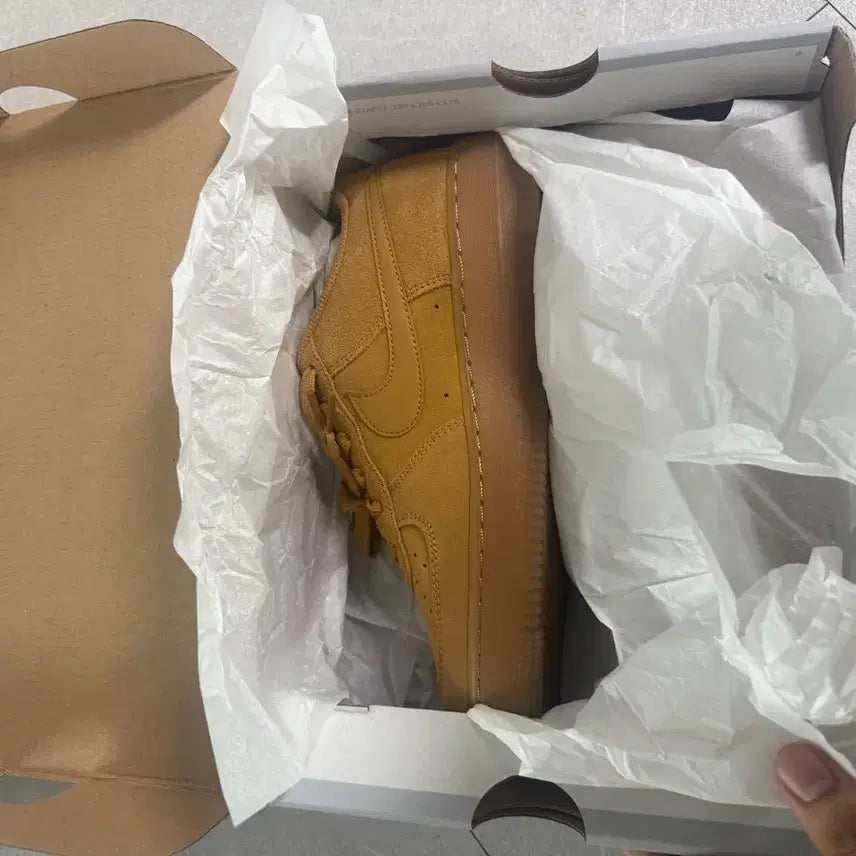 [BUNJANG] Nike Air Force 1 LV8 Wheat (GS) Size 250 / 나이키 에어포스1 LV8 위트 (GS) 250