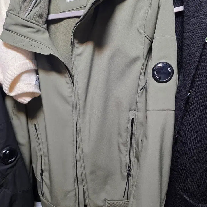 [BUNJANG] C.P. Company Soft Shell Hooded Jacket / CP컴퍼니 후드 소프트쉘 자켓 카키 46(95~슬림100)