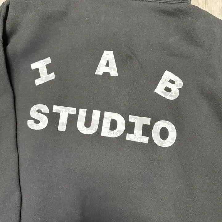 [BUNJANG] IAB Studio Camo Logo Hoodie Black / 아이앱 스튜디오 아이앱 카모 로고 후드 블랙