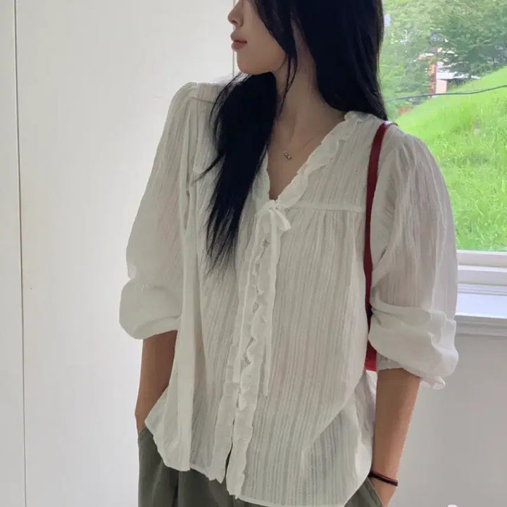 [BUNJANG] Deeply Pio Frill V-neck Blouse / ( 이번 주까지 )디플리 피오 프릴 브이 블라우스
