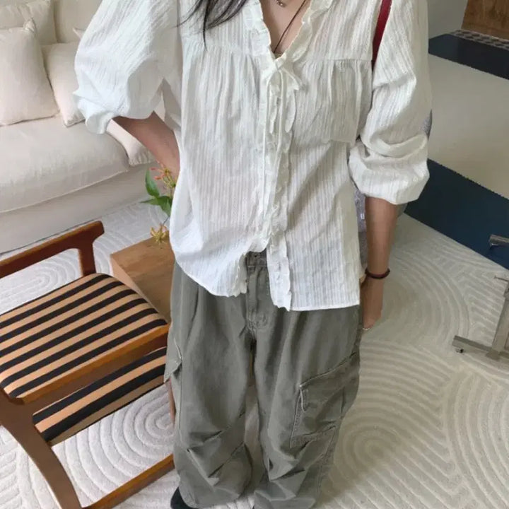[BUNJANG] Deeply Pio Frill V-neck Blouse / ( 이번 주까지 )디플리 피오 프릴 브이 블라우스