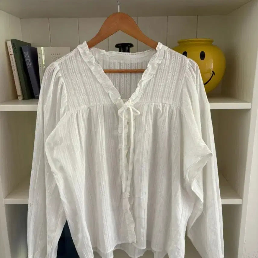 [BUNJANG] Deeply Pio Frill V-neck Blouse / ( 이번 주까지 )디플리 피오 프릴 브이 블라우스