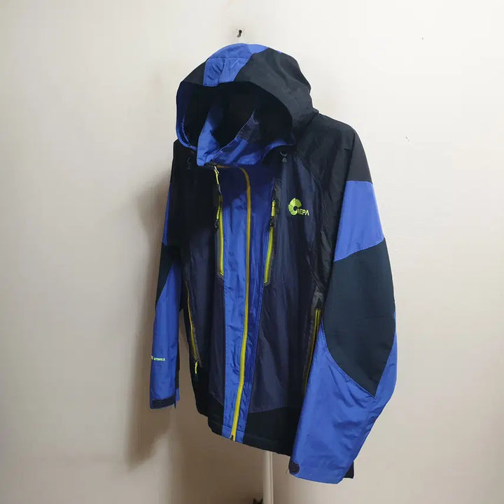 [BUNJANG] Nepa Hooded Windbreaker Jumper Size 100 / 네파 후드바람막이점퍼/100