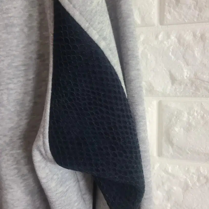 [BUNJANG] Adidas Trefoil Gray Sweatshirt (Size 100) / 아디다스 회색 트레포일 맨투맨 티셔츠(100)