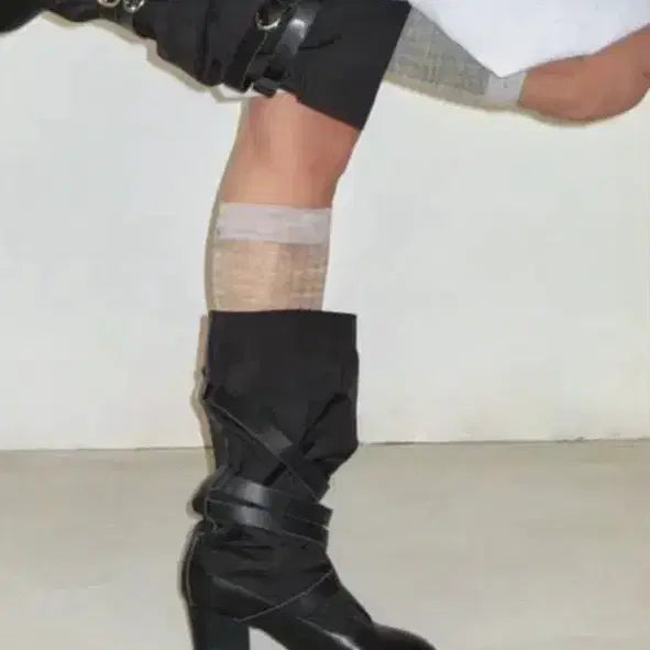 [BUNJANG] DEINET Buckle Embellished Heel Boots Black / DEINET 다이닛 버클 장식 힐 부츠 블랙