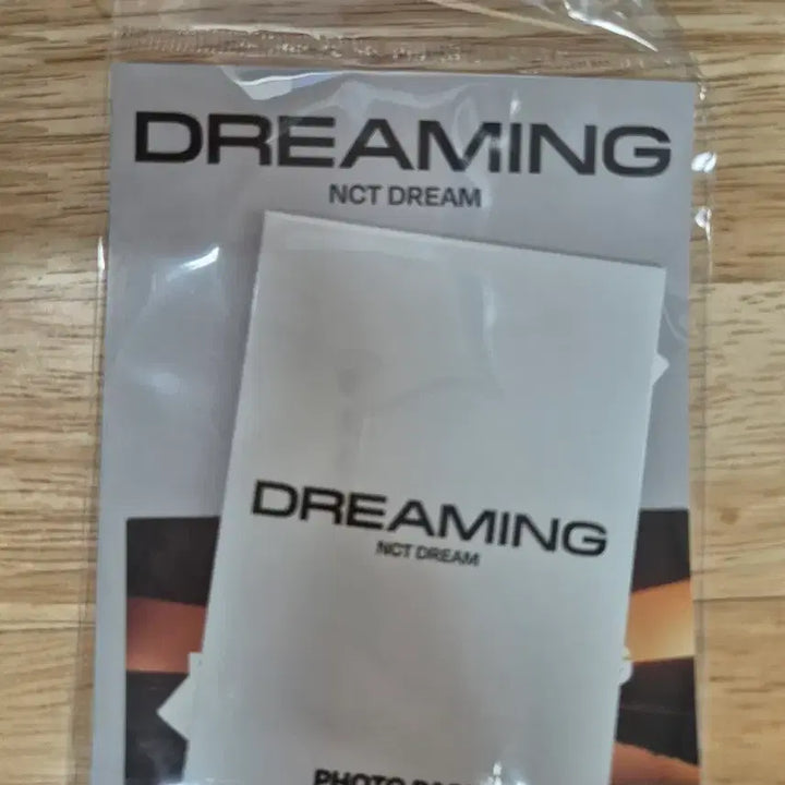 [BUNJANG] NCT DREAM DREAMING Photocard &amp; Luggage Sticker Set / (미개봉)NCT DREAM 포토+ 러기지스티커세트